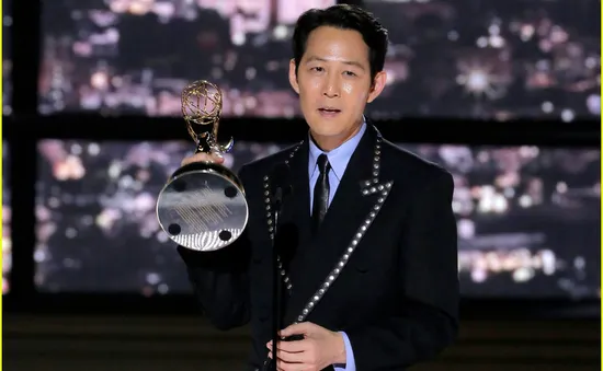 Lee Jung Jae dương tính với COVID-19 sau khi từ Mỹ trở lại Hàn Quốc