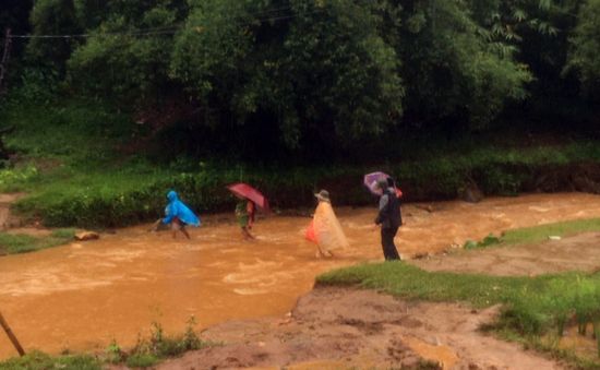 Bão số 4: Kon Tum di dời hàng trăm hộ dân ra khỏi vùng nguy hiểm