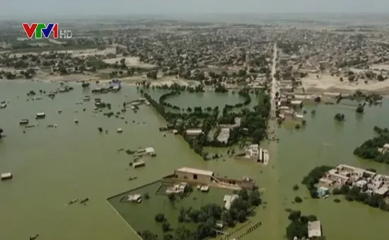 Pakistan phá hồ nước ngọt lớn nhất để chống lũ lụt