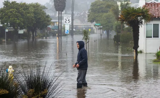 Bang California tiếp tục hứng chịu mưa xối xả, gió lớn và lũ lụt
