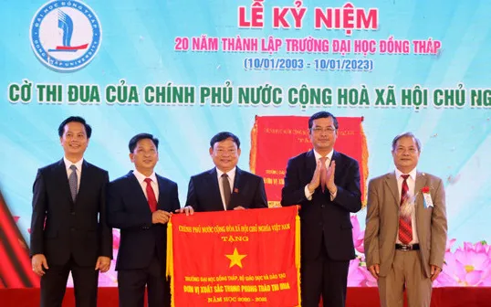 Trường Đại học Đồng Tháp xác lập Kỷ lục Học đường Việt Nam với mô hình "Ngôi nhà 5.000 đồng"