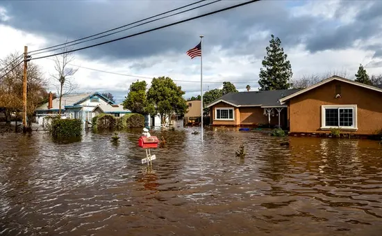 Mỹ cảnh báo lũ lụt nguy hiểm tại bang California khi bão mới xuất hiện