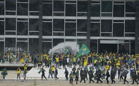 Brazil điều tra vai trò của cựu Tổng thống Bolsonaro trong các cuộc bạo loạn