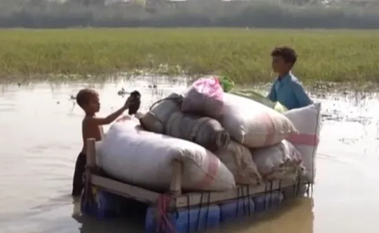 Hàng triệu trẻ Pakistan sống trong tình cảnh khó khăn sau lũ lụt