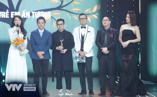 “Đường lên đỉnh Olympia” giành cúp VTV Awards 2022 là niềm tự hào của cả ê-kíp