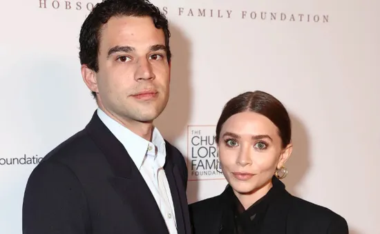 Cựu sao nhí Mỹ Ashley Olsen kết hôn bí mật