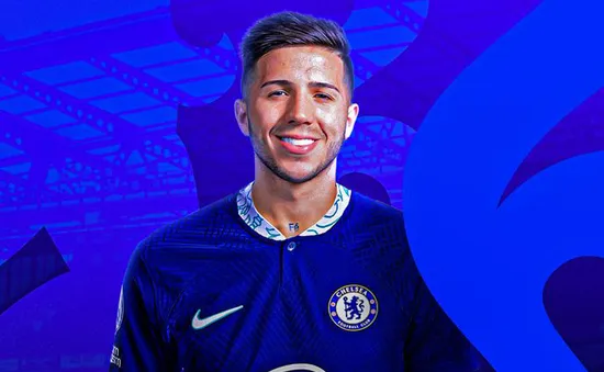 Enzo Fernandez cập bến Chelsea với giá kỷ lục