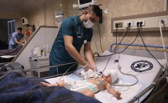 Bác sĩ tại Syria làm việc không ngừng nghỉ cứu nạn nhân động đất trong điều kiện thiếu thốn