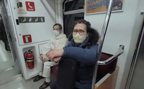 Đi tàu điện ngầm miễn phí cho người cao tuổi - vấn đề gây đau đầu ở Hàn Quốc