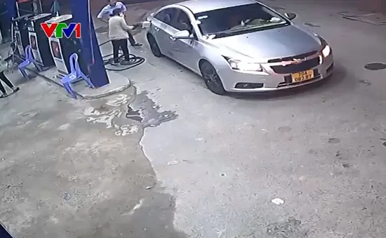 Những chiêu trò đổ xăng quỵt tiền nhân viên