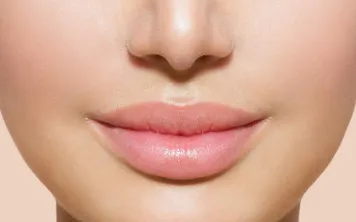 Cải thiện làn môi khô nứt nẻ mà không cần son dưỡng