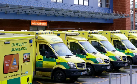 Hàng nghìn nhân viên cứu thương đình công tại Anh