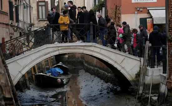 Kênh ở Venice cạn kiệt, Italy đối mặt với đợt hạn hán mới