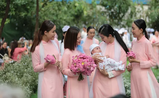 Tôn vinh y bác sĩ sản khoa qua chương trình Mầm sống
