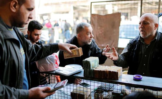 Kinh tế Iraq chao đảo do thiếu hụt ngoại tệ