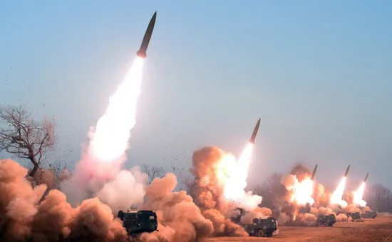 Triều Tiên đẩy mạnh chương trình tên lửa, Hàn Quốc tăng cường hợp tác quân sự với Mỹ