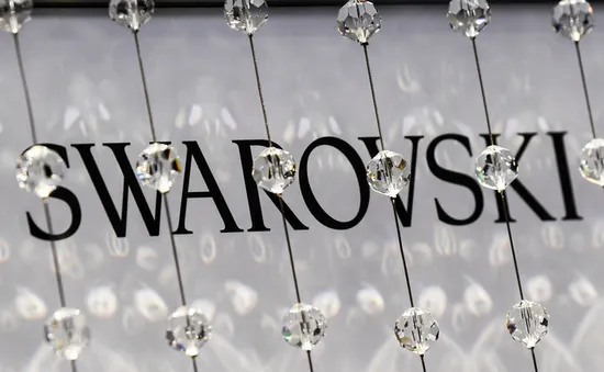 Hãng trang sức mang tính biểu tượng Swarovski rời khỏi Nga