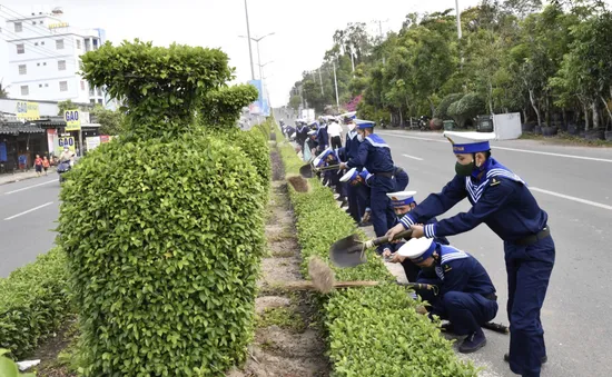 Vùng 5 Hải quân hưởng ứng "Ngày vì môi trường Phú Quốc"