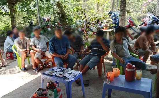 Bắt quả tang chủ quán nước tổ chức cá độ với nhà cái tại Campuchia