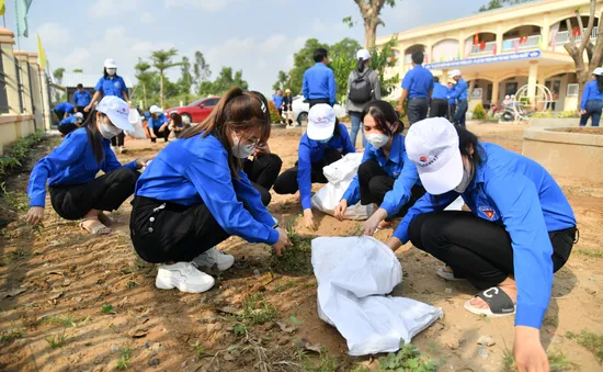 Kiên Giang: Thanh niên ra quân chung tay xây dựng nông thôn mới