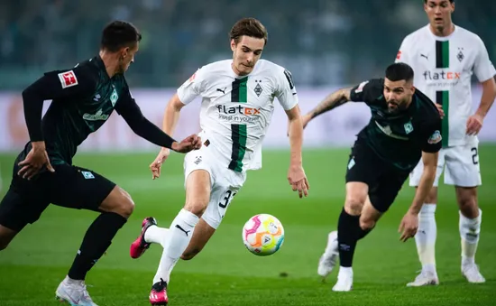 Werder Bremen và Monchengladbach chia điểm kịch tính