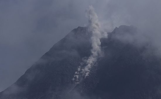 Indonesia cảnh báo nguy hiểm khi núi lửa Merapi tiếp tục phun trào