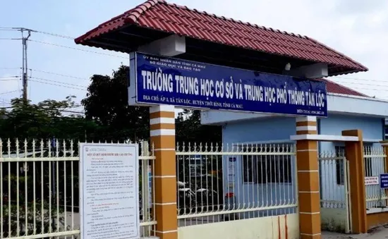 Cà Mau: Kỷ luật khiển trách một hiệu trưởng vận động thu hơn 1 tỉ đồng