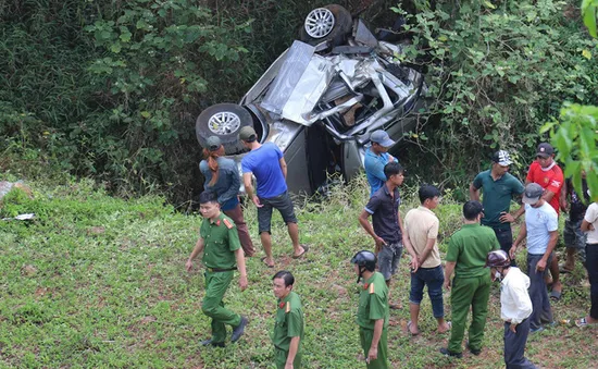 Nguyên nhân vụ ô tô lao xuống vực sâu ở Lâm Đồng khiến 2 ông cháu tử vong