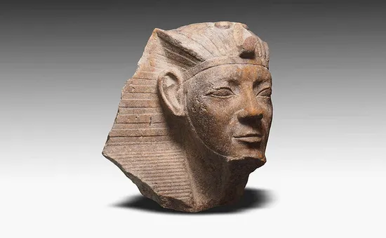 Ai Cập khai quật nhiều mảnh tượng Pharaoh trong đền thờ cổ