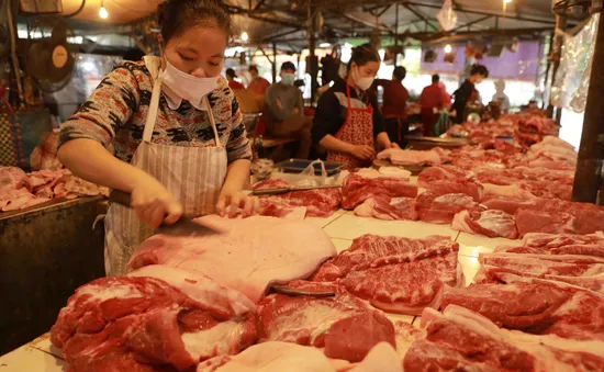 Giá thịt lợn hơi xuống dưới 50.000 đồng/kg
