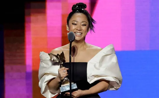 Stephanie Hsu chiến thắng Diễn xuất đột phá của Independent Spirit Awards 2023: "Biết cách tạo ra thứ gì đó từ số 0"