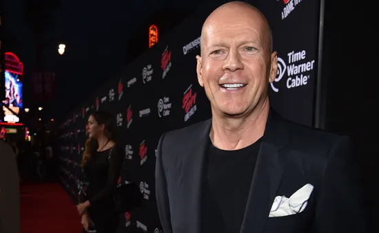 Bruce Willis không thể giao tiếp bằng lời nói hậu tổn thương não