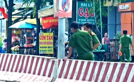 Bình Dương: 3 thanh niên đi trên một xe máy tử vong sau khi đâm xe vào cột điện