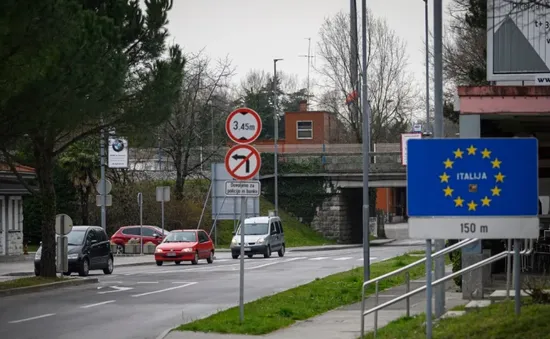 Italy đình chỉ Hiệp ước Schengen, kiểm soát biên giới với Slovenia