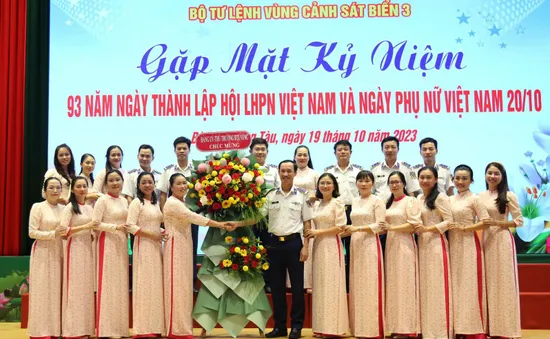 Nữ Cảnh sát biển chào mừng Ngày Phụ nữ Việt Nam 20/10