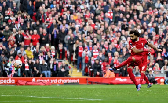 Salah tỏa sáng, Liverpool tạm vươn top đầu trên BXH Ngoại hạng Anh