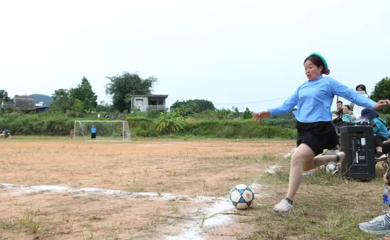 Độc đáo tình yêu bóng đá của phụ nữ Bình Liêu tỉnh Quảng Ninh