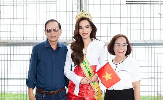 Lê Hoàng Phương ra Hà Nội dự thi Miss Grand International 2023