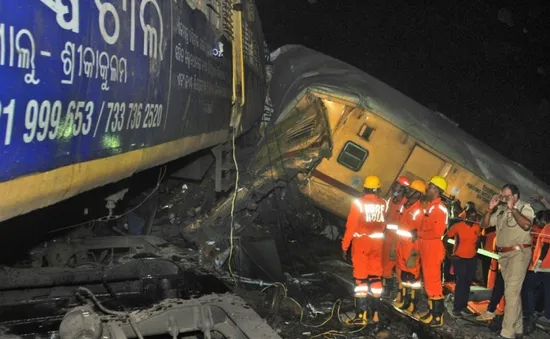 Va chạm tàu hỏa chở khách tại Ấn Độ khiến ít nhất 10 người thiệt mạng
