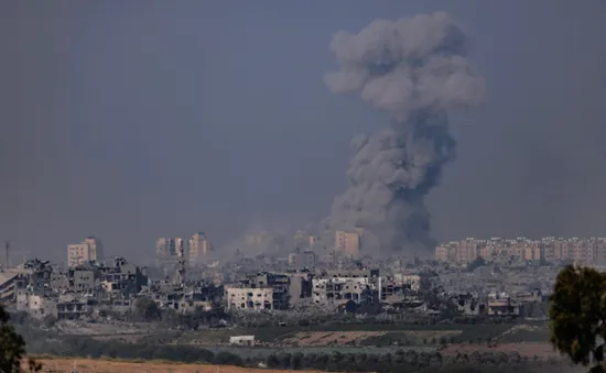 Israel mở rộng chiến dịch trên bộ, kêu gọi người dân ở Gaza sơ tán về phía Nam