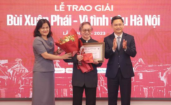 Đạo diễn Đặng Nhật Minh được trao Giải thưởng Lớn "Bùi Xuân Phái - Vì tình yêu Hà Nội"