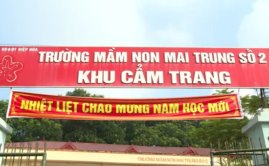 Nhiều phụ huynh cho con nghỉ học để phản đối học xa nhà