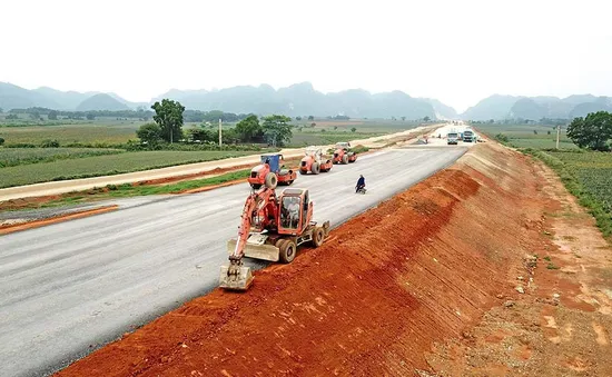 Yêu cầu hoàn thành dứt điểm các cao tốc mới khai thác