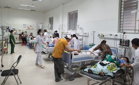 Kiên Giang: Trên 50 học sinh nhập viện nghi do ngộ độc thực phẩm