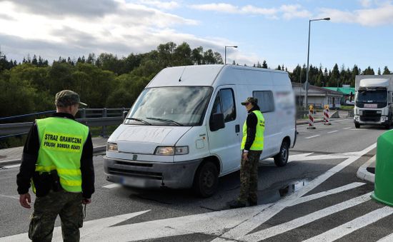 Ba Lan gia hạn kiểm soát biên giới với Slovakia, hạn chế người di cư