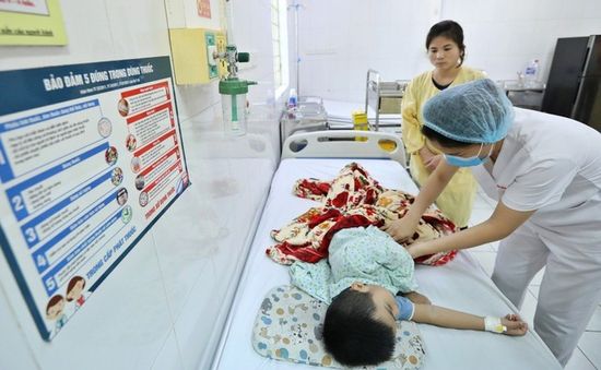 Sốt xuất huyết tại Hà Nội kéo dài hơn mọi năm, diễn biến phức tạp