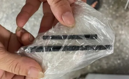 Dị vật cắm sâu trong mũi 5 tháng nhưng không hề hay biết