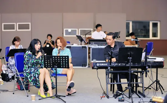 NS Đỗ Bảo miệt mài tập luyện với các nghệ sĩ trước concert đầu tiên tại thành phố Hồ Chí Minh