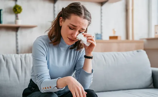 Mùi nước mắt của phụ nữ khiến đàn ông bớt hung dữ hơn