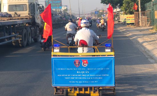 TP Hồ Chí Minh ra quân hút đinh trên tuyến quốc lộ 1